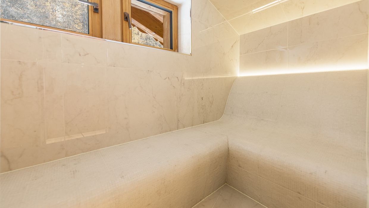 Luxury-Ski-Chalet-Saas-Lycka-OSC-Spa.jpg