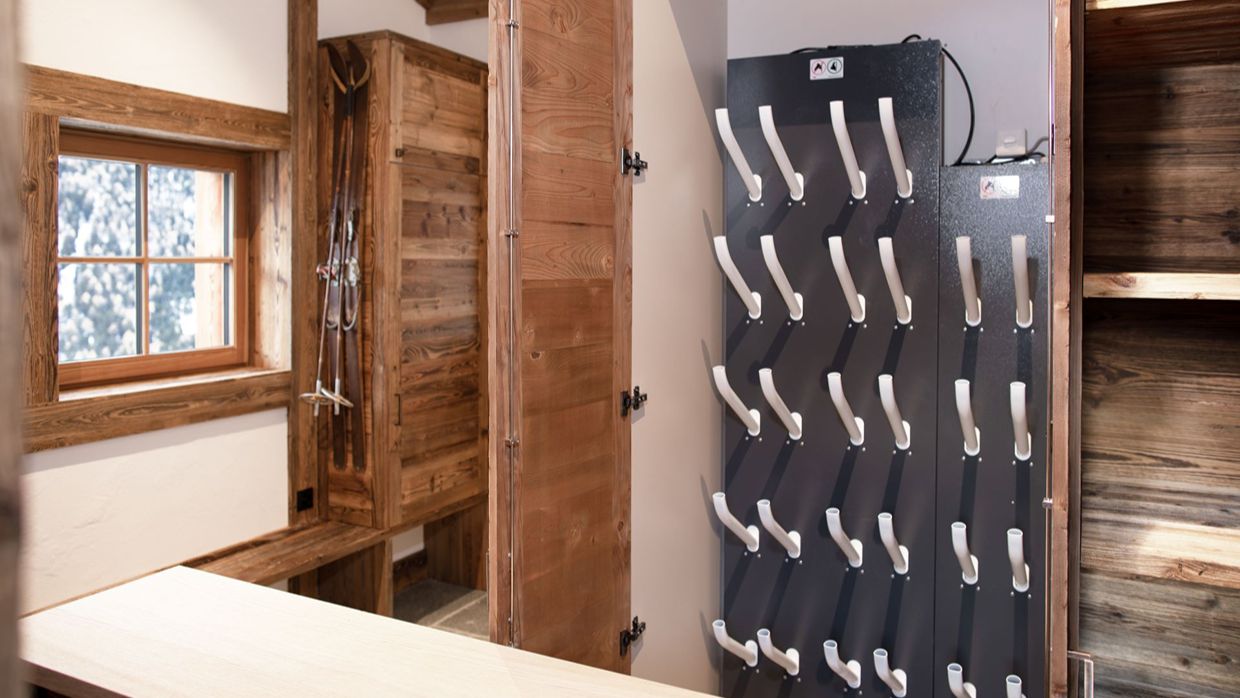 Luxury-Ski-Chalet-Saas-Lycka-OSC-Skiroom.jpg