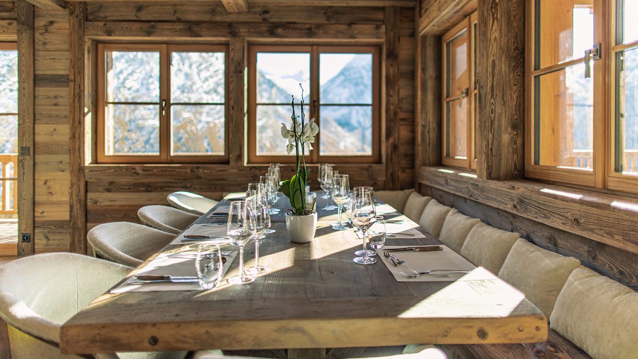 Luxury-Ski-Chalet-Saas-Lycka-OSC-Dining.jpg