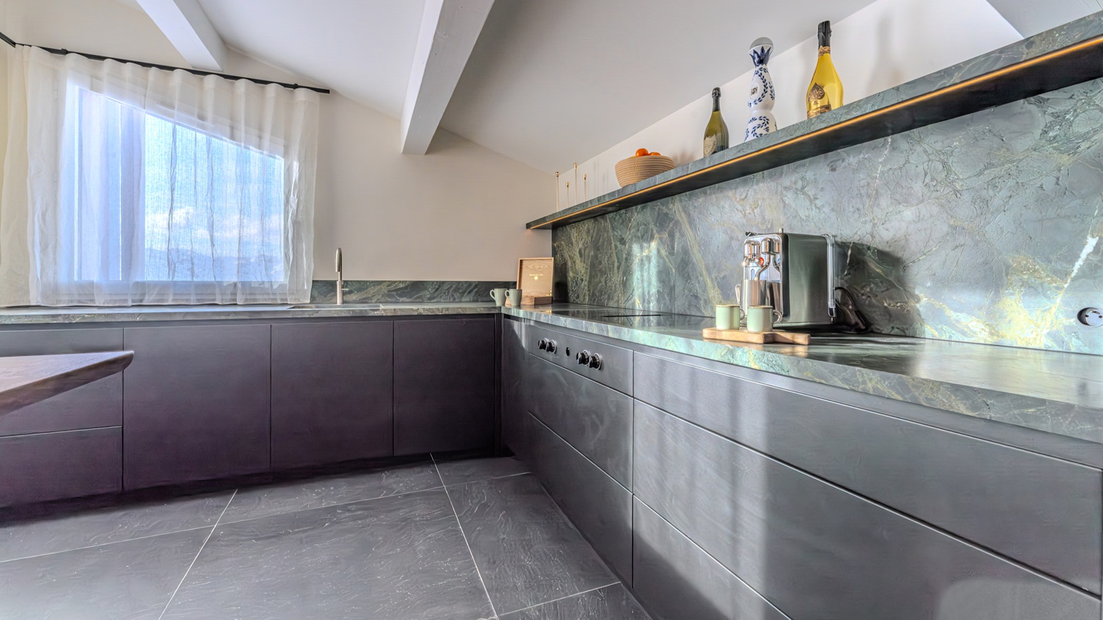 Luxury-Ski-Chalet-Val-Thorens-Oxford-Ski-Kitchen.jpg