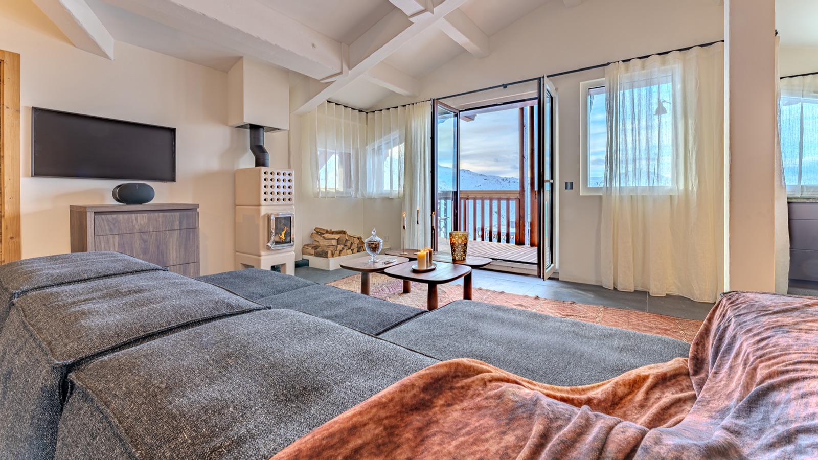 Luxury-Ski-Chalet-Val-Thorens-Oxford-Ski-Lounge3.jpg