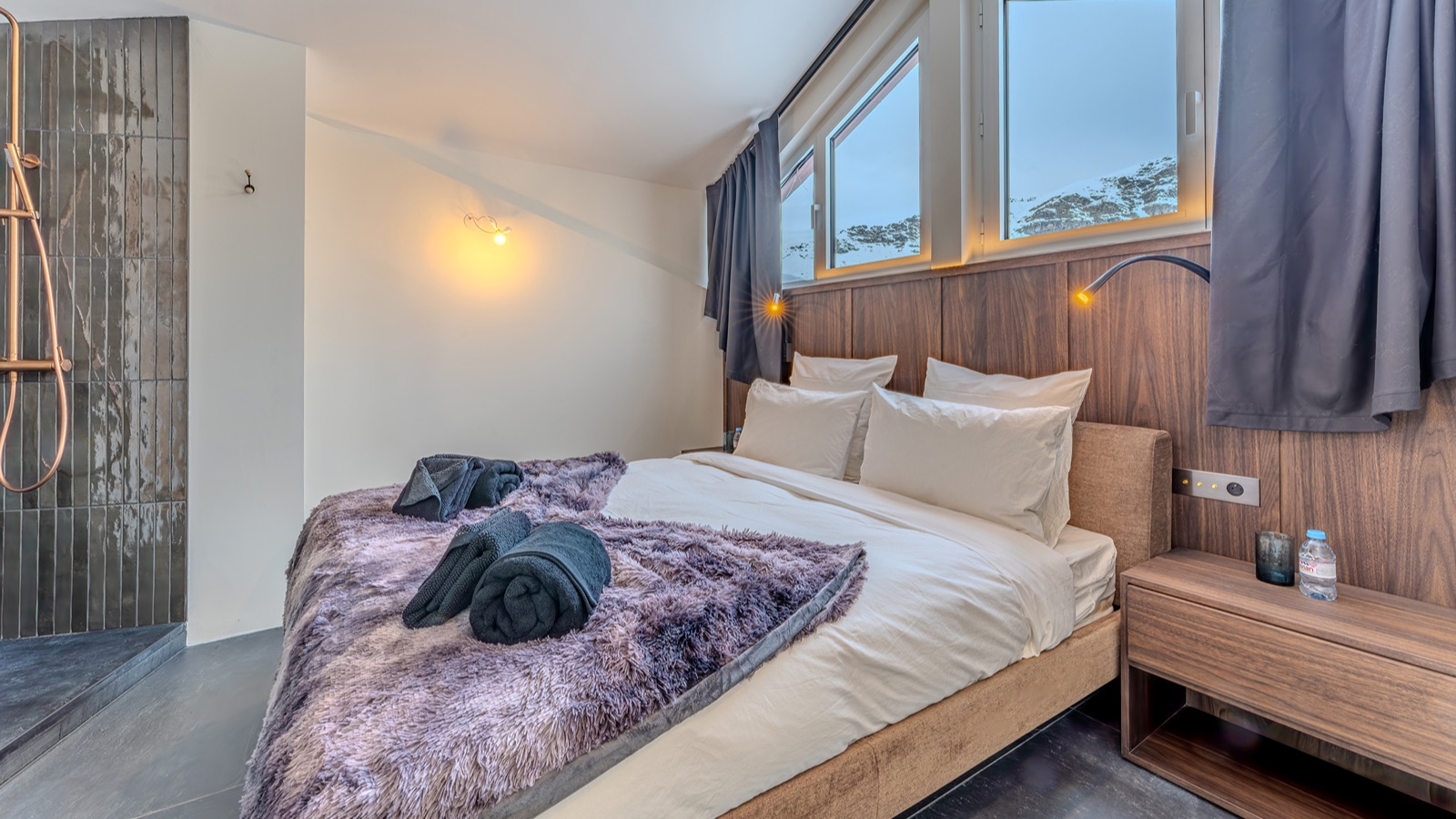 Luxury-Ski-Chalet-Val-Thorens-Oxford-Ski-Bedroom18.jpg