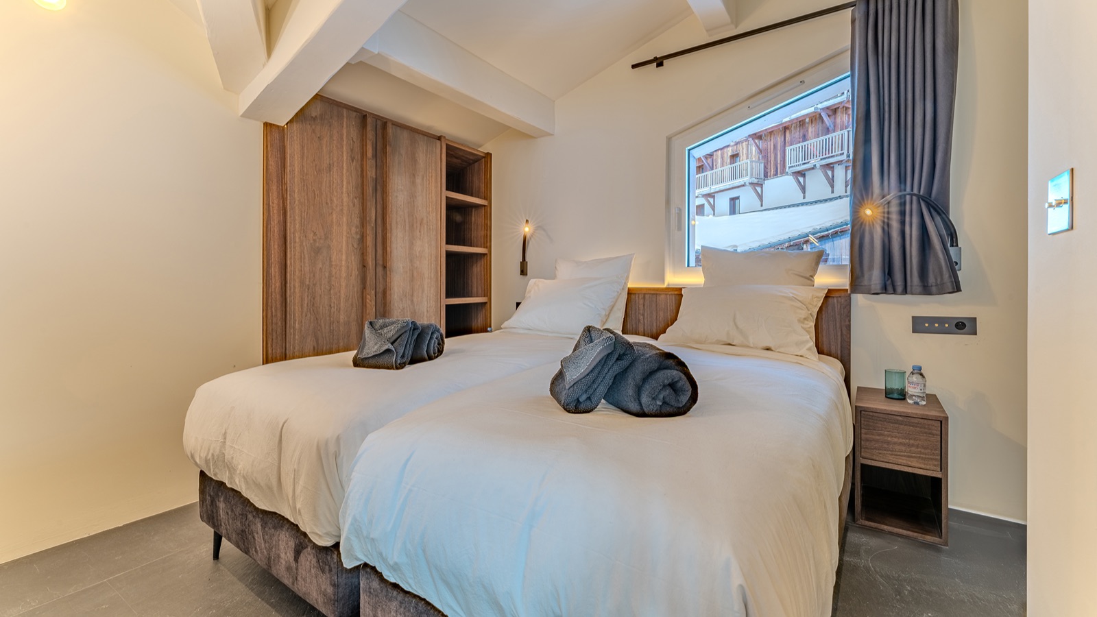 Luxury-Ski-Chalet-Val-Thorens-Oxford-Ski-Bedroom22.jpg