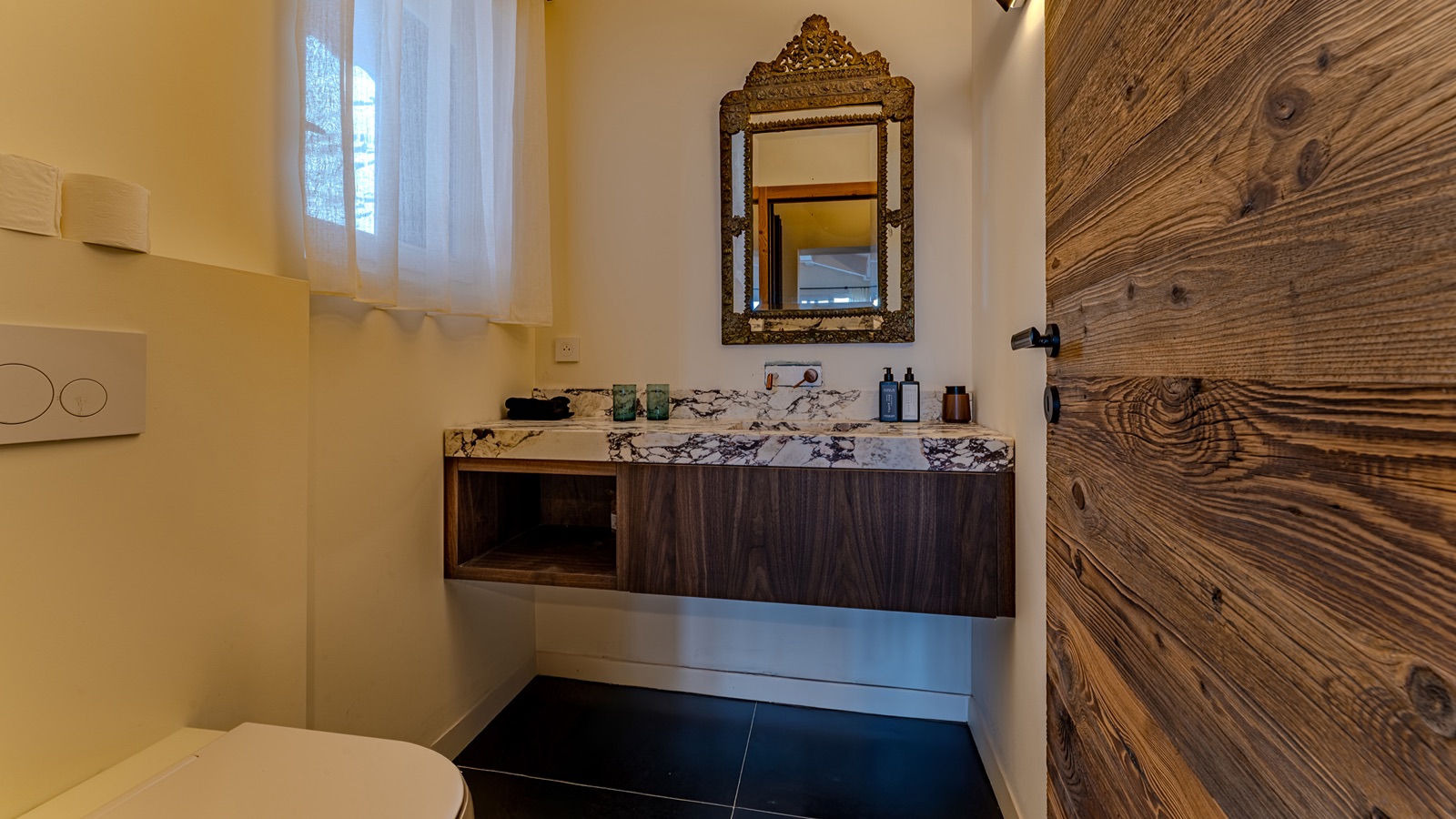 Luxury-Ski-Chalet-Val-Thorens-Oxford-Ski-Bathroom.jpg