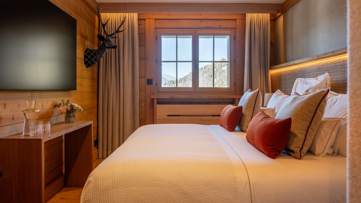 Luxury-Ski-Les Etoilesd'Amon-OSC-Bedroom  (2).jpg