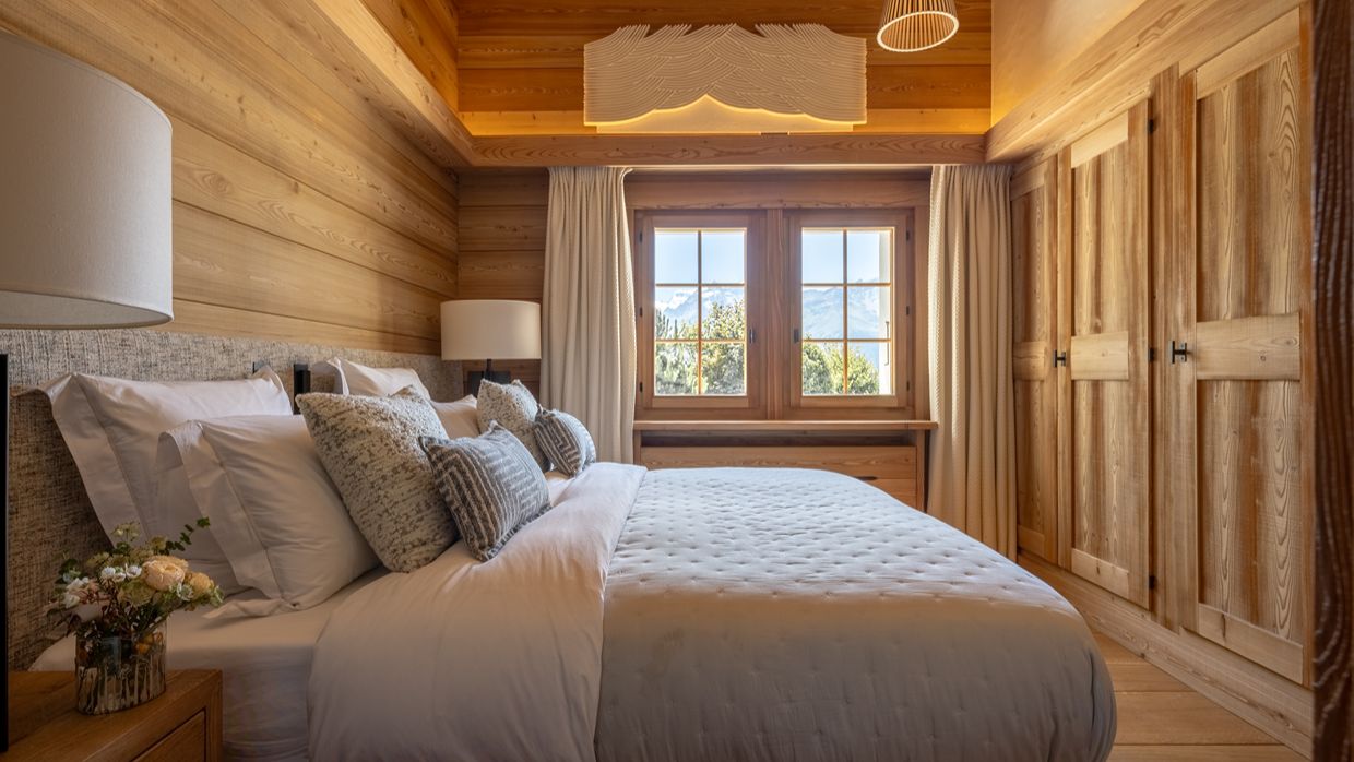Luxury-Ski-Les Etoilesd'Amon-OSC- Bedroom.jpg