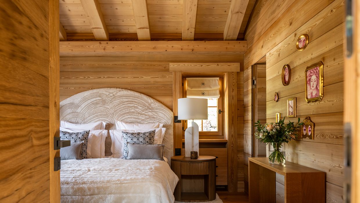 Luxury-Ski-Les Etoilesd'Amon-OSC-Bedroom1.jpg