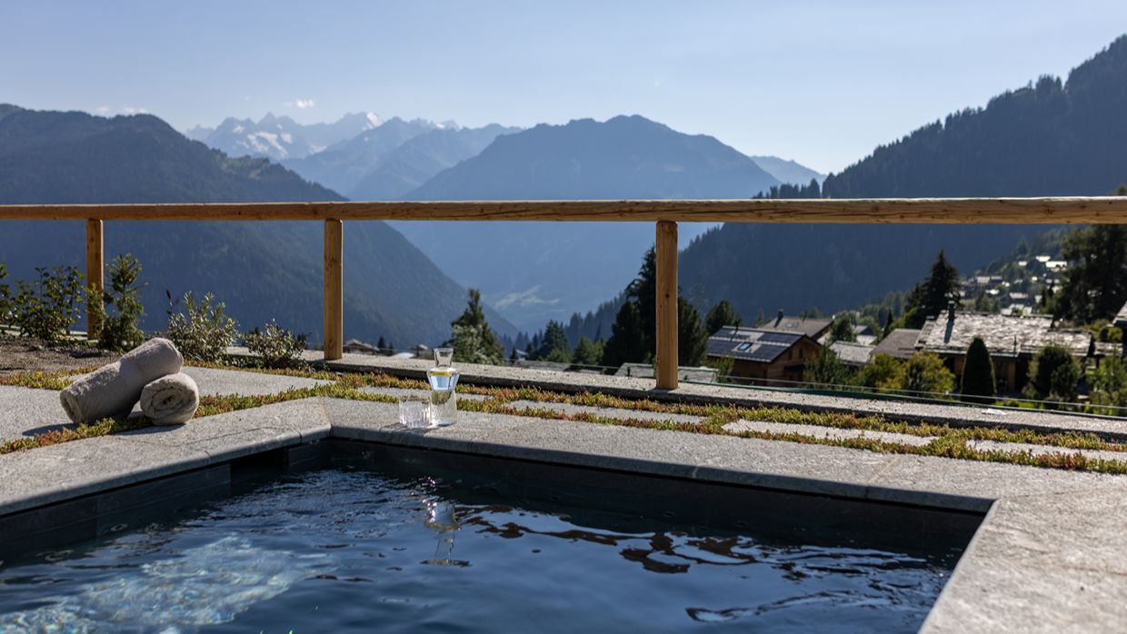 Luxury-Ski-Les Etoilesd'Amon-OSC-Hot tub  (1).jpg