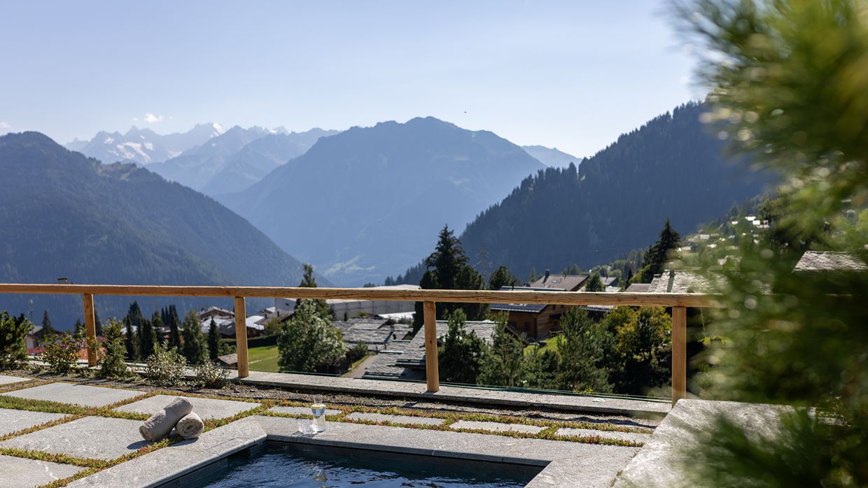 Luxury-Ski-Les Etoilesd'Amon-OSC-Hot tub  (2).jpg
