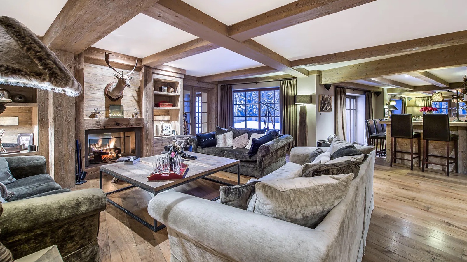 Luxury-Ski-Chalet-Meribel-Chalet-Hadrien-Oxford-Ski-Lounge5.jpg