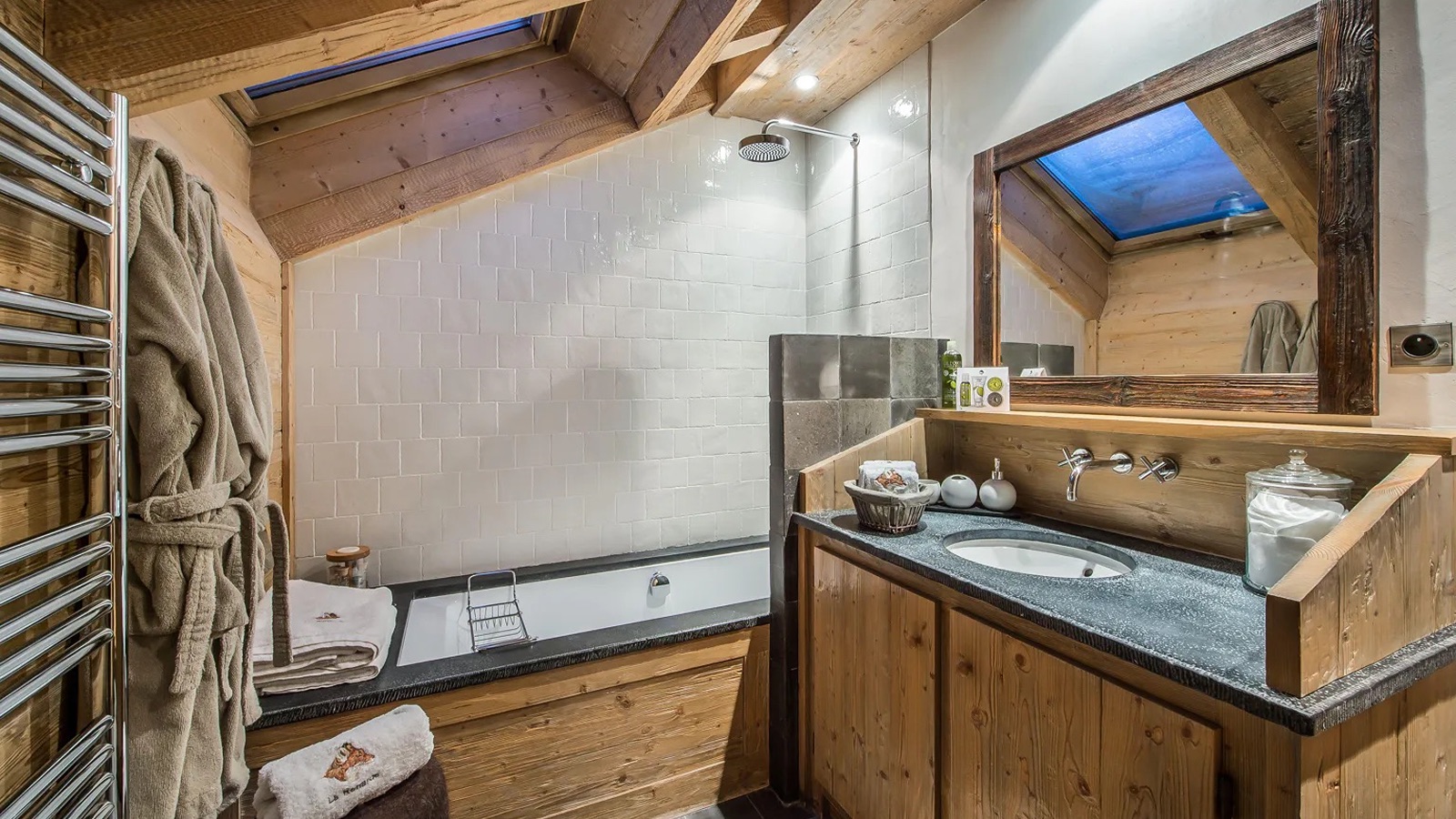 Luxury-Ski-Chalet-Meribel-Chalet-Hadrien-Oxford-Ski-Bathroom3.jpg