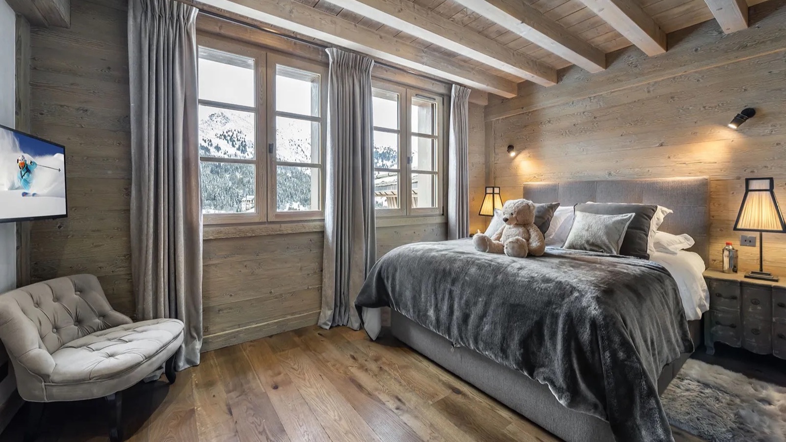 Luxury-Ski-Chalet-Meribel-Chalet-Hadrien-Oxford-Ski-Bedroom20.jpg