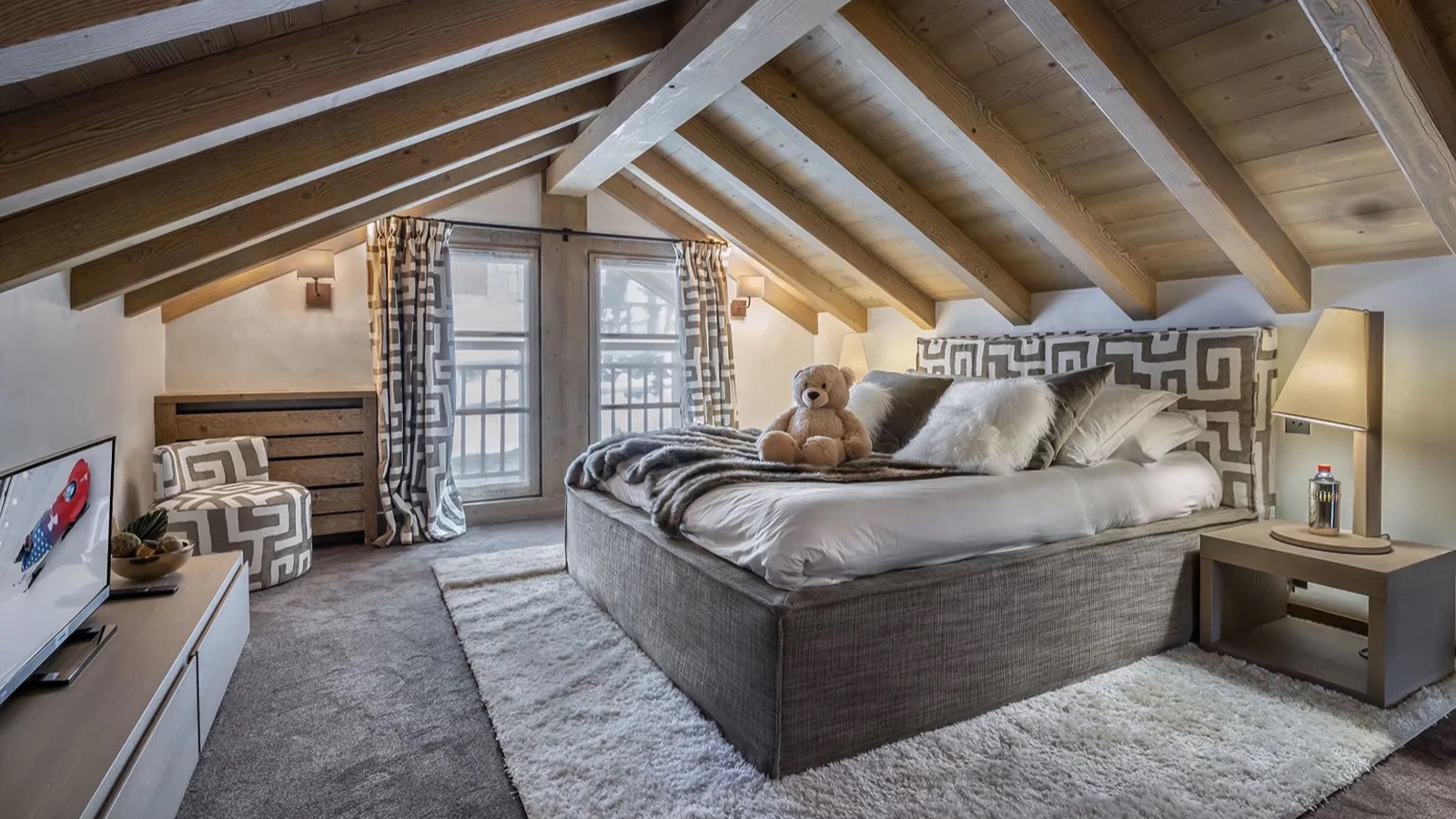 Luxury-Ski-Chalet-Meribel-Chalet-Hadrien-Oxford-Ski-Bedroom21.jpg