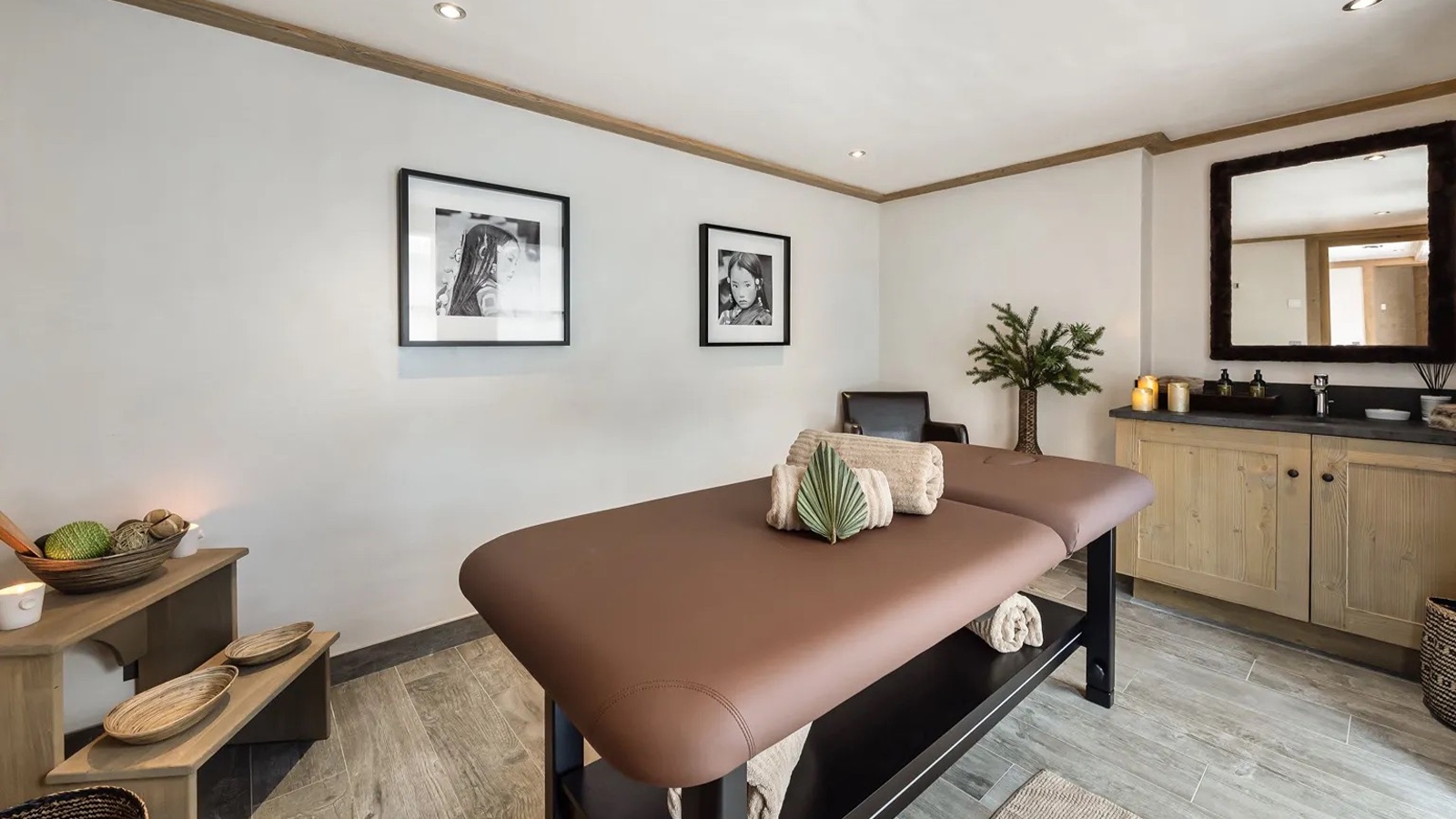 Luxury-Ski-Chalet-Meribel-Chalet-Hadrien-Oxford-Ski-Massage.jpg