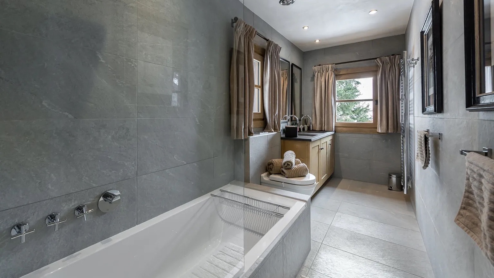Luxury-Ski-Chalet-Meribel-Chalet-Hadrien-Oxford-Ski-Bathroom6.jpg