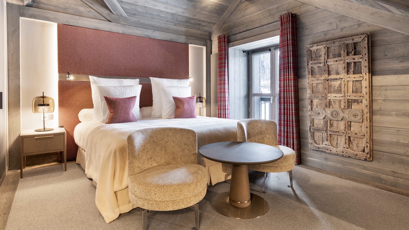 Luxury-Ski-Hotel-Val-D-Isere-Le-K2-Chogori-Oxford-Ski-Bedroom15.JPG