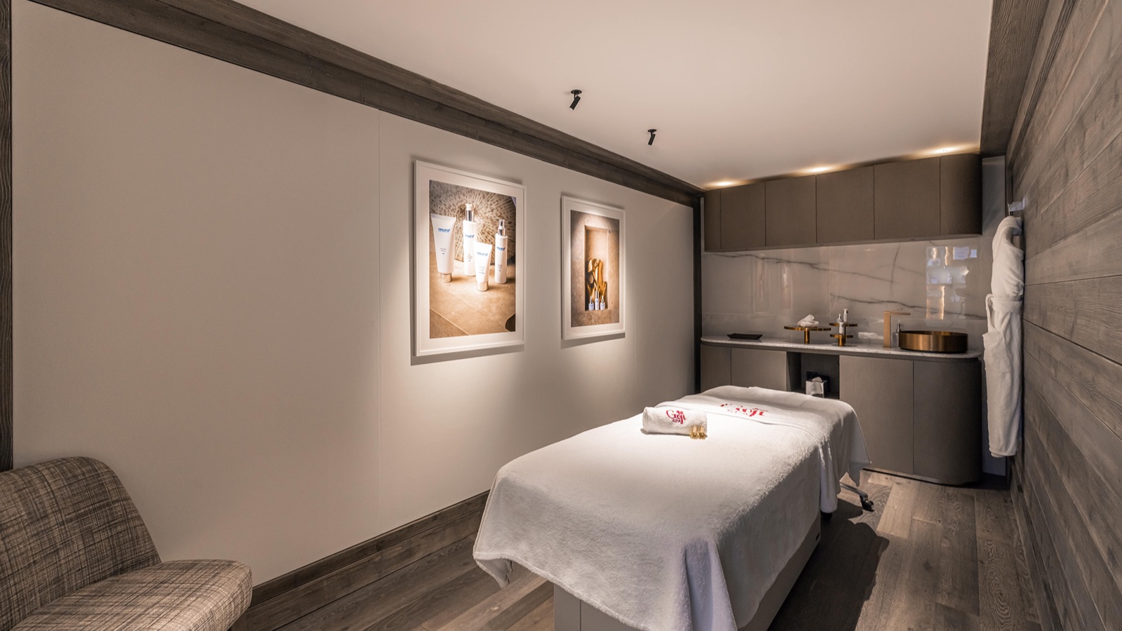 Luxury-Ski-Hotel-Val-D-Isere-Le-K2-Chogori-Oxford-Ski-Massage.jpg