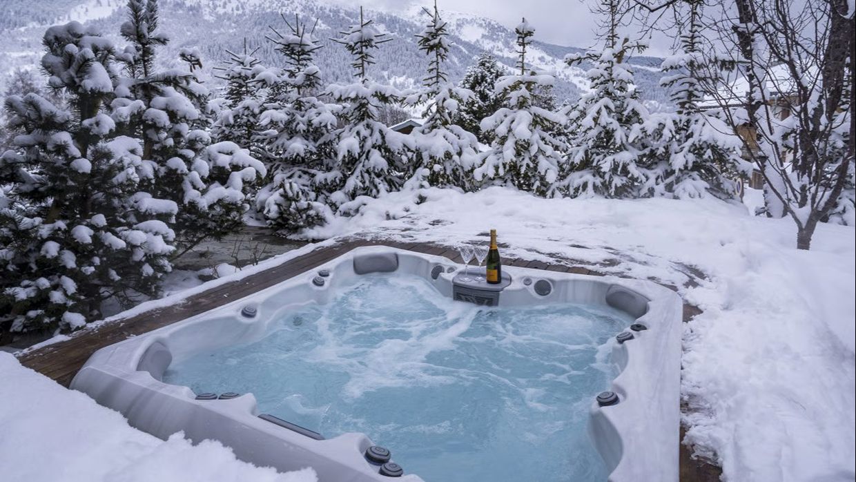 Luxury-Ski-Chalet-Meribel-La-Loze-OSC-Hottub1.jpg