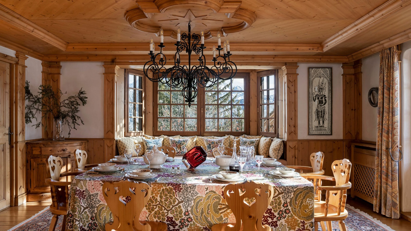 Luxury-Ski-Hotel-Courchevel-1850-Chalet-Pashmina-Oxford-Ski-Dining.jpg