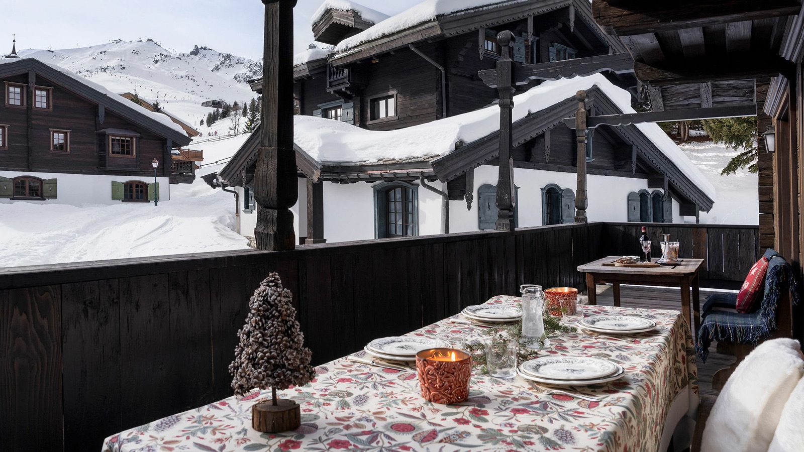 Luxury-Ski-Hotel-Courchevel-1850-Chalet-Pashmina-Oxford-Ski-Balcony.jpg