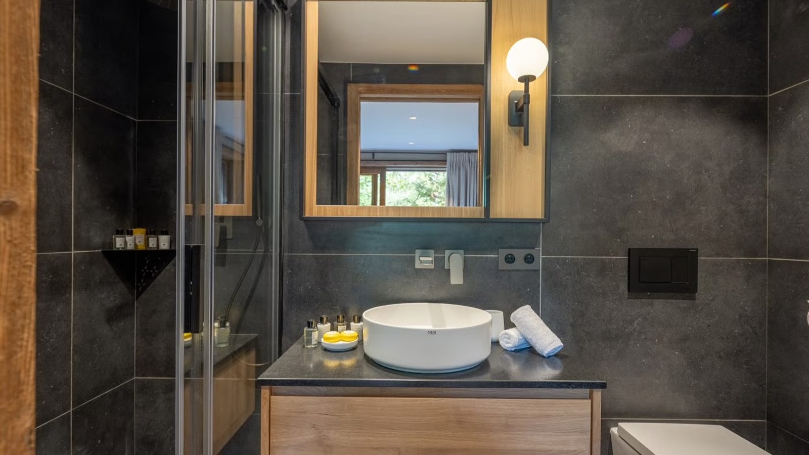 Luxury-Ski-Chalet-Meribel-Apartment-Serene-Oxford-Ski-Bathroom.jpg