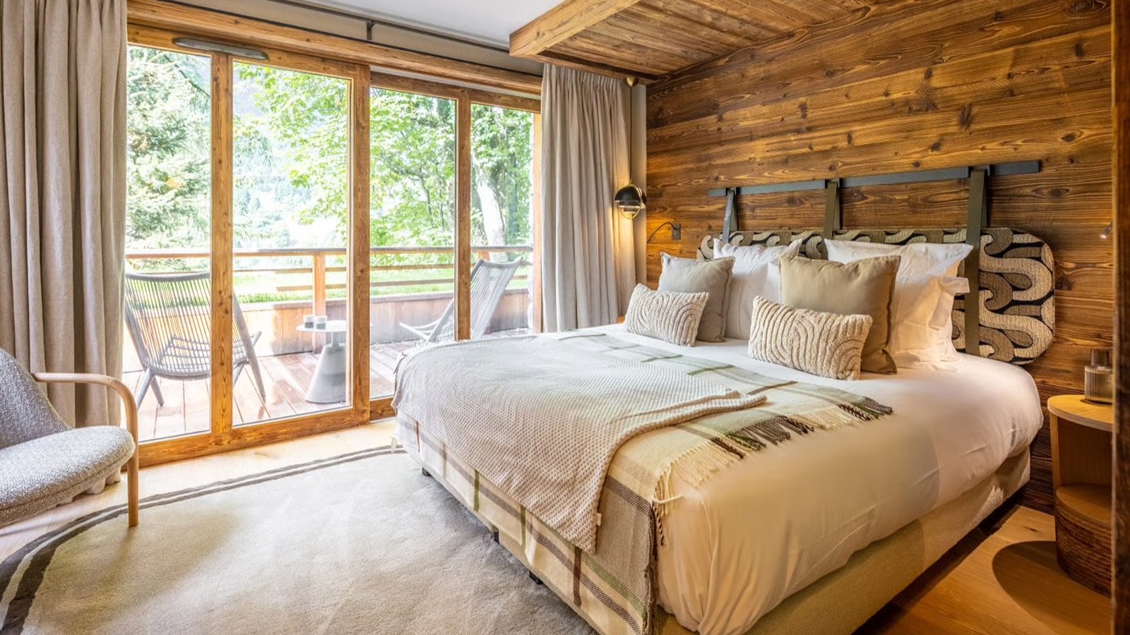 Luxury-Ski-Chalet-Meribel-Apartment-Serene-Oxford-Ski-Bedroom2.jpg