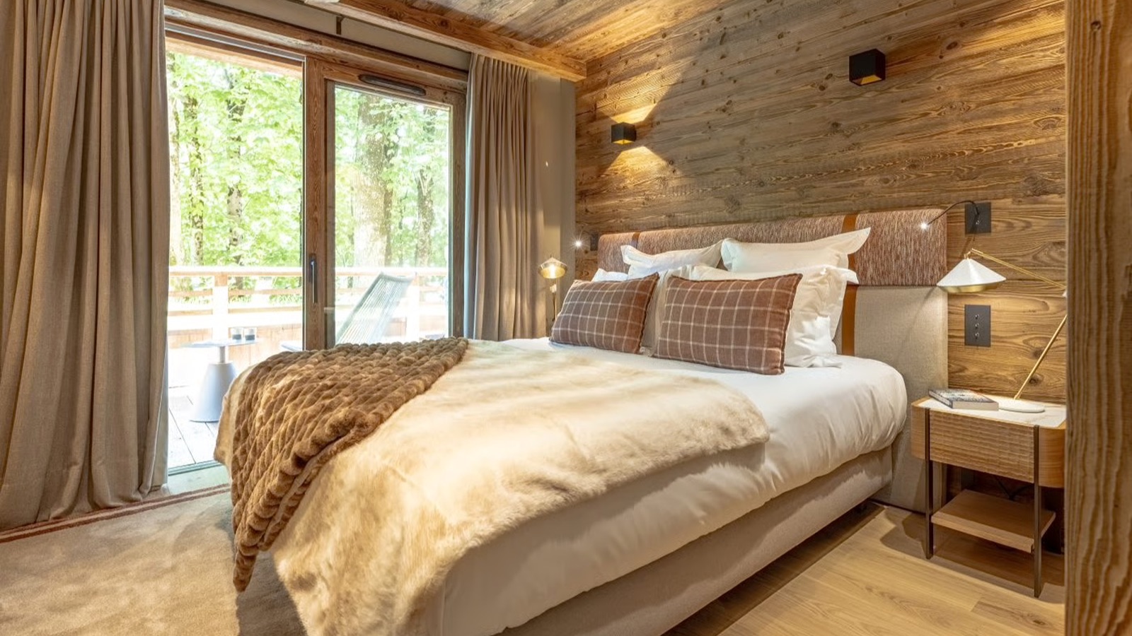 Luxury-Ski-Chalet-Meribel-Apartment-Serene-Oxford-Ski-Bedroom6.jpg