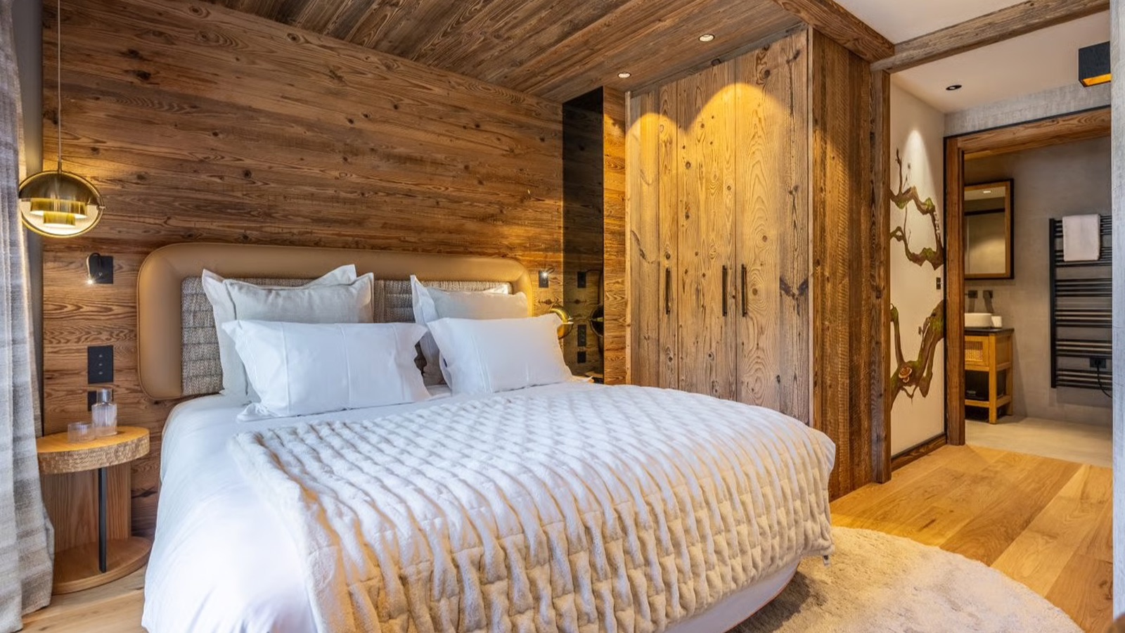 Luxury-Ski-Chalet-Meribel-Apartment-Serene-Oxford-Ski-Bedroom8.jpg