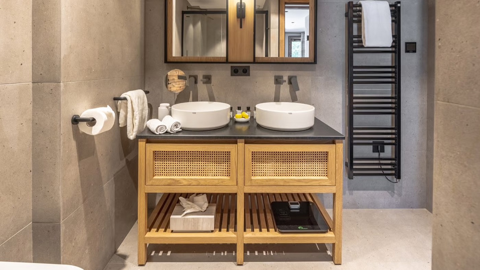 Luxury-Ski-Chalet-Meribel-Apartment-Serene-Oxford-Ski-Bathroom2.jpg