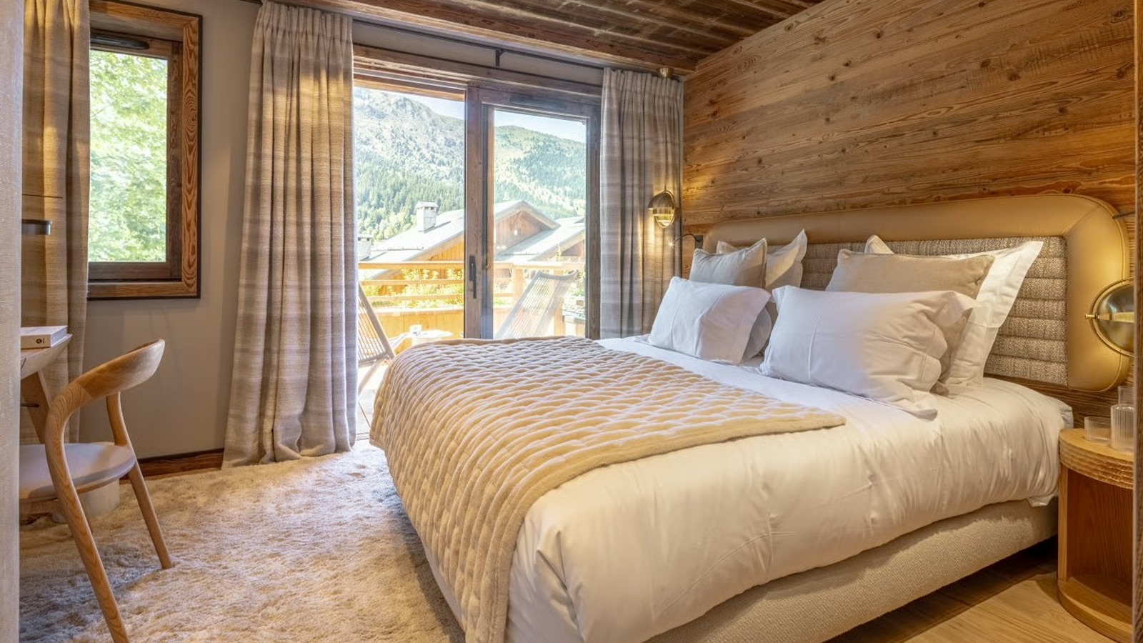 Luxury-Ski-Chalet-Meribel-Apartment-Serene-Oxford-Ski-Bedroom10.jpg