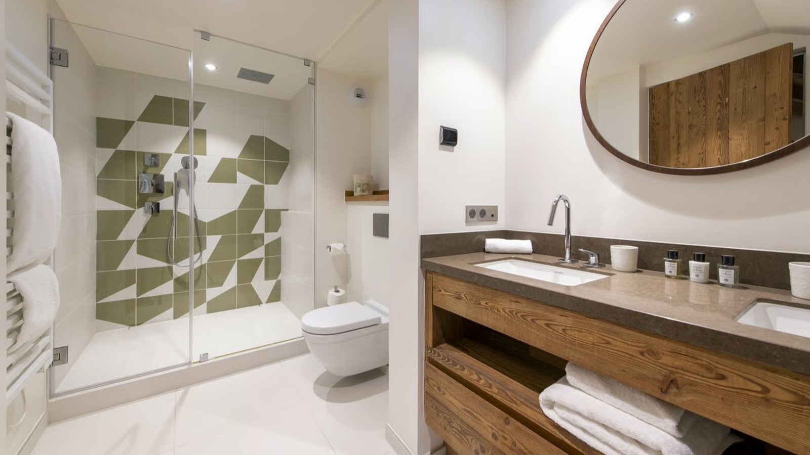 Luxury-Ski-Chalet-Meribel-Apartment-Nanuq-Oxford-Ski-Bathroom6.jpg