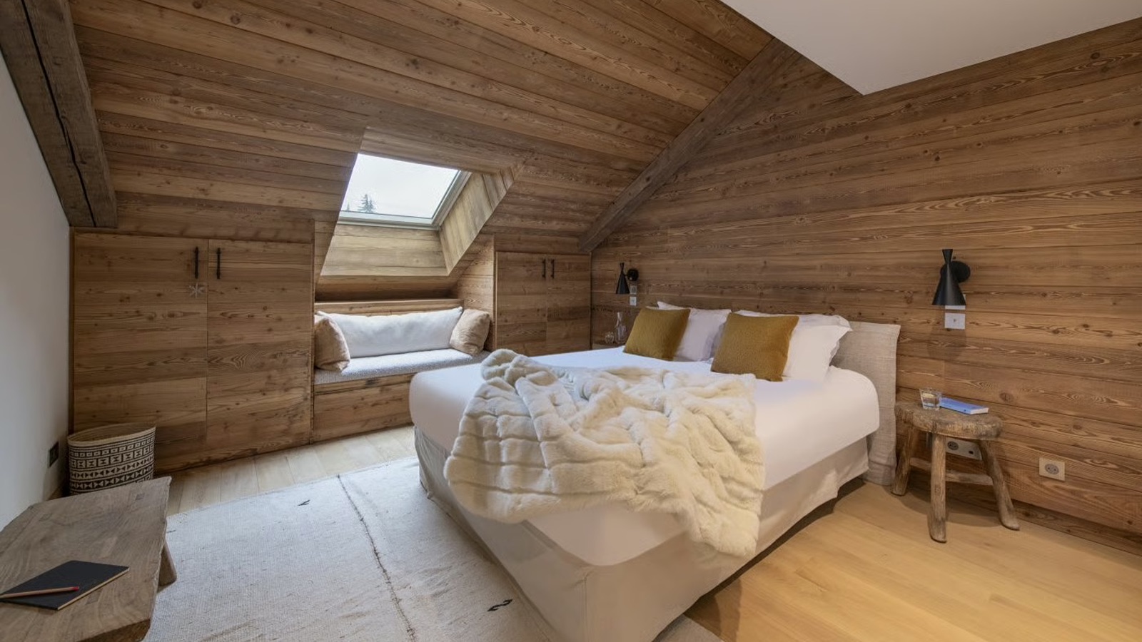Luxury-Ski-Chalet-Meribel-Apartment-Nanuq-Oxford-Ski-Bedroom7.jpg