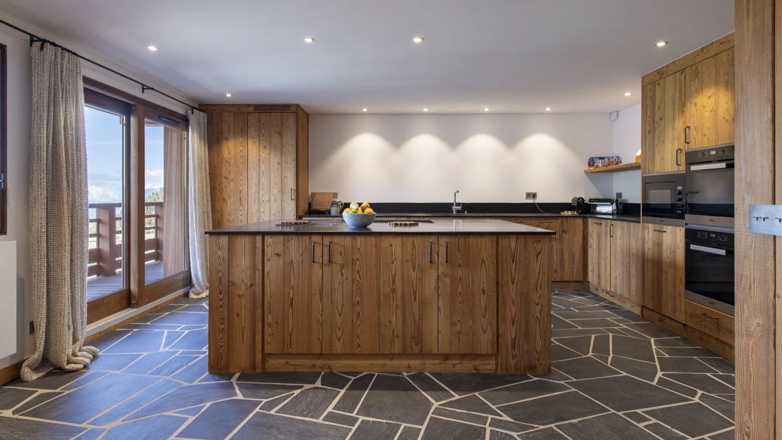 Luxury-Ski-Chalet-Meribel-Apartment-Nanuq-Oxford-Ski-Bar.jpg