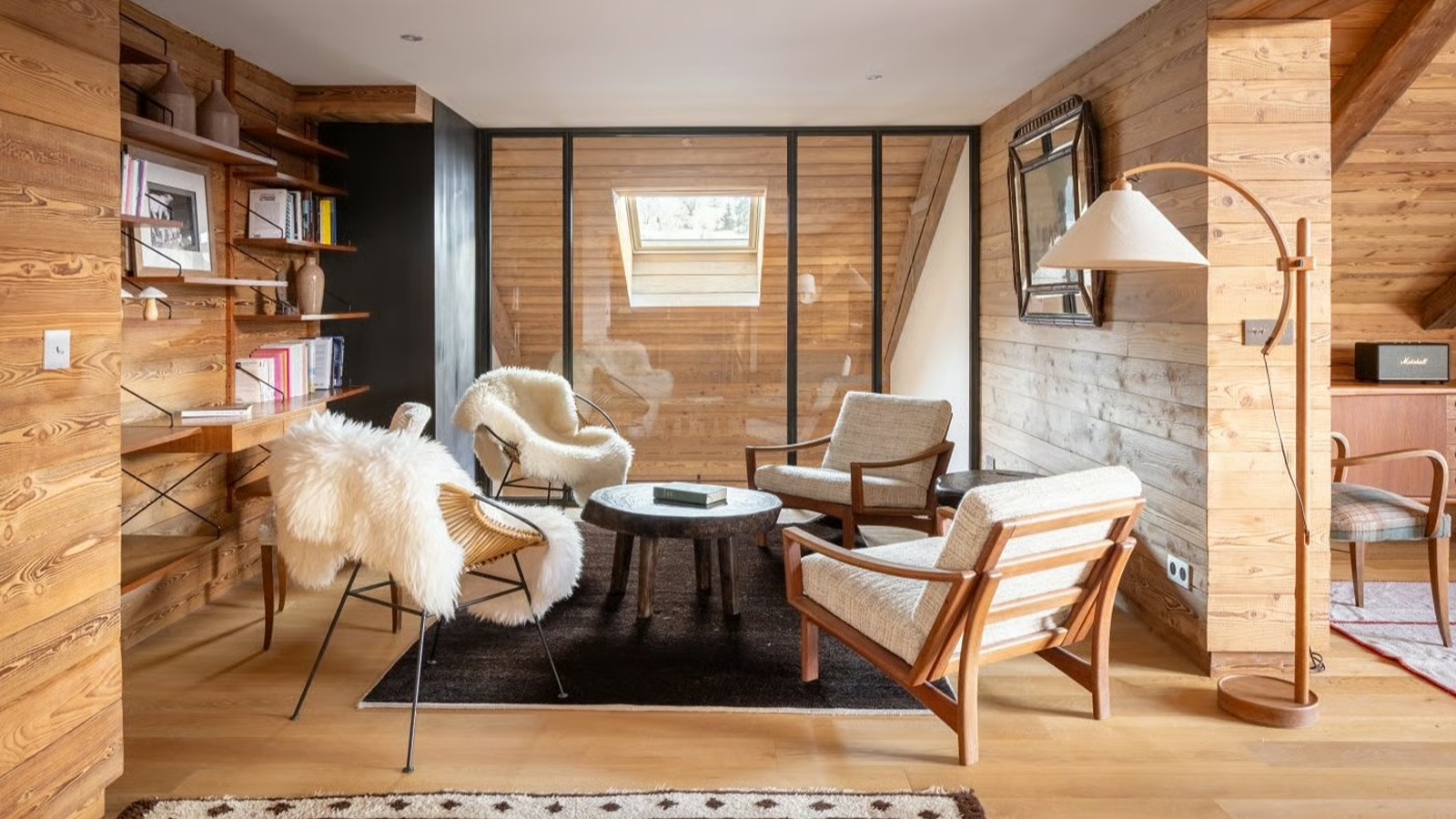 Luxury-Ski-Chalet-Meribel-Apartment-Nanuq-Oxford-Ski-Reading-Nook.jpg