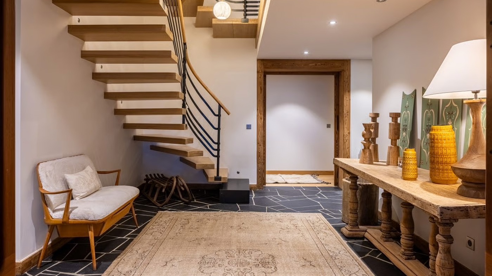 Luxury-Ski-Chalet-Meribel-Apartment-Nanuq-Oxford-Ski-Hall2.jpg