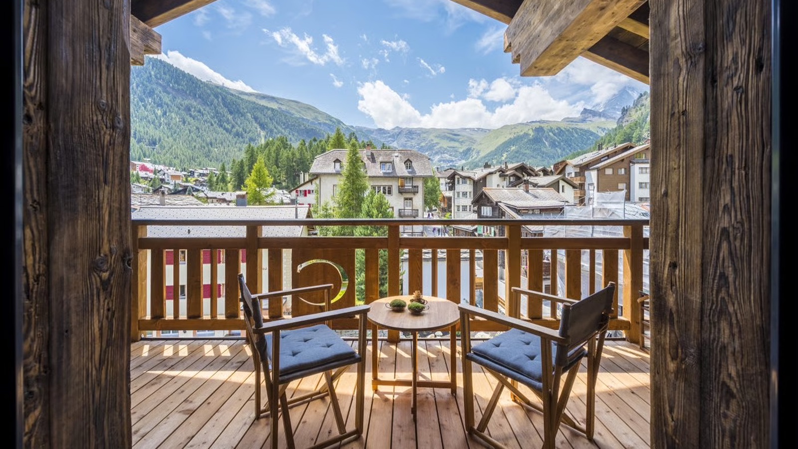Luxury-Ski-Chalet-Zermatt-Christiana-Residence-Oxford-Ski-Balcony.jpg