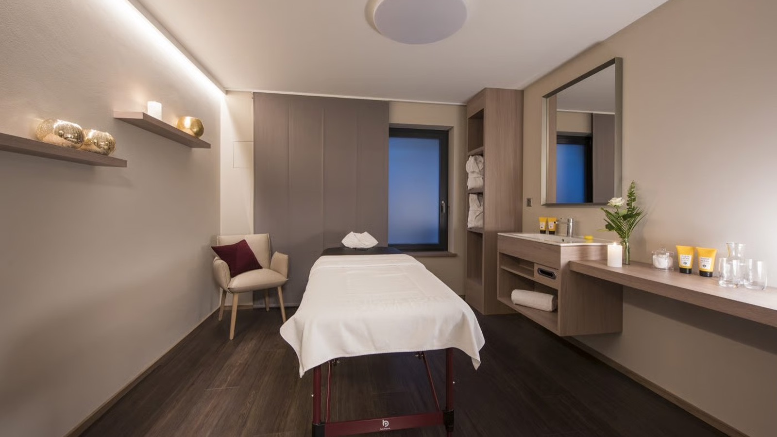 Luxury-Ski-Chalet-Zermatt-Christiana-Residence-Oxford-Ski-MassageRoom.jpg