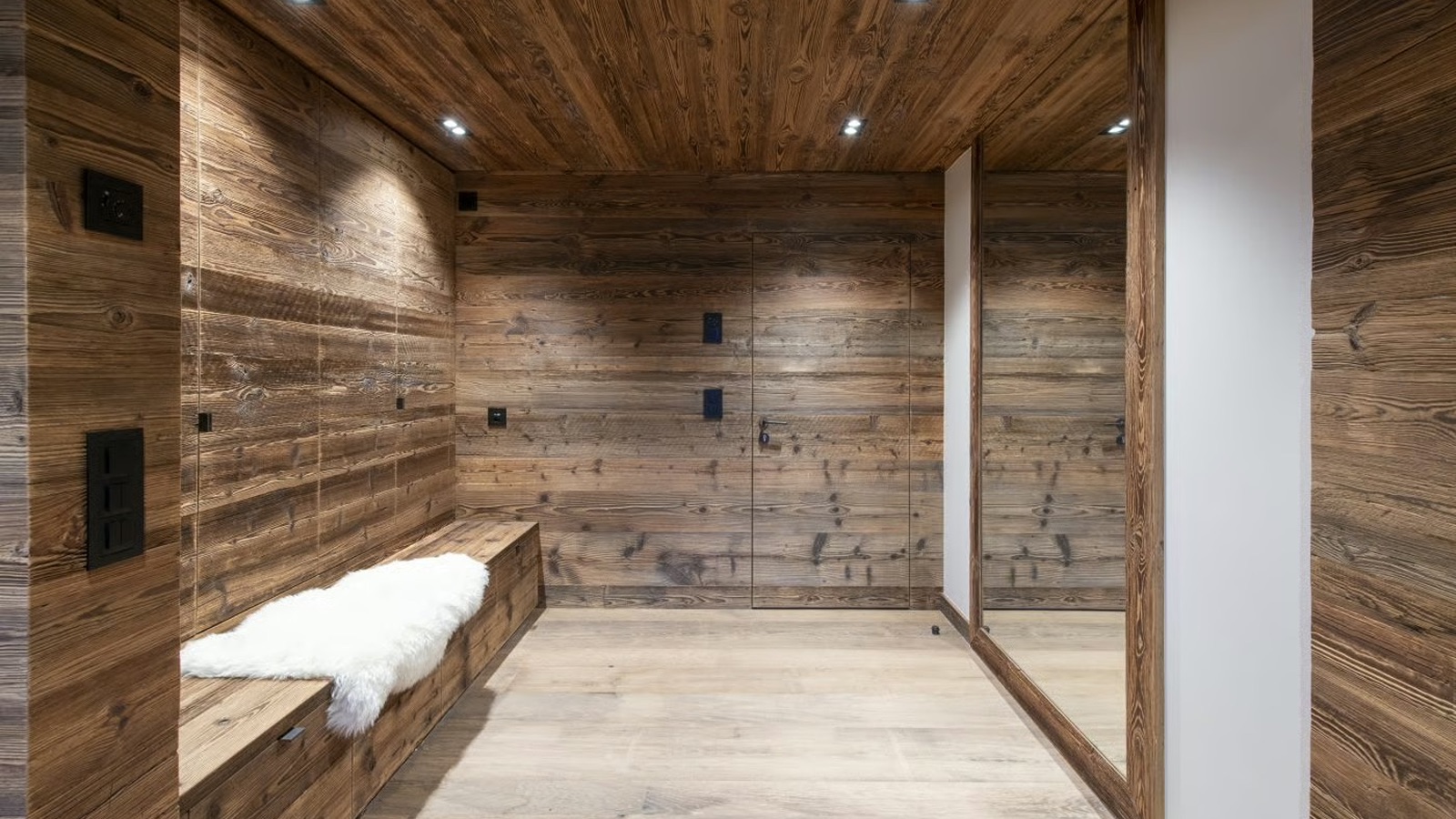 Luxury-Ski-Chalet-Verbier-Apartment-Lussy-Oxford-Ski-Ski-Room.jpg