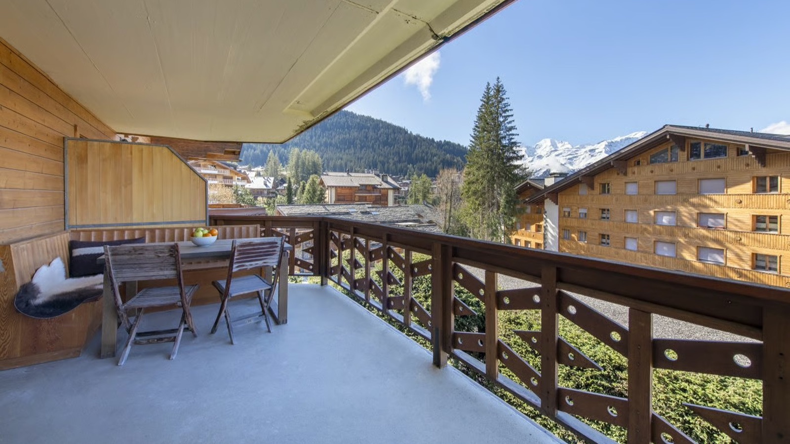 Luxury-Ski-Chalet-Verbier-Apartment-Lussy-Oxford-Ski-Balcony.jpg