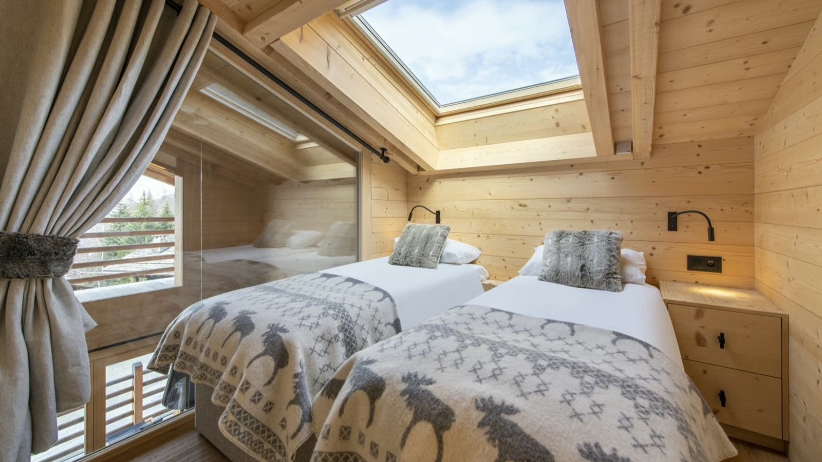 Luxury-Ski-Chalet-Verbier-Chalet-Melilot-Oxford-Ski-Bedroom1.jpg