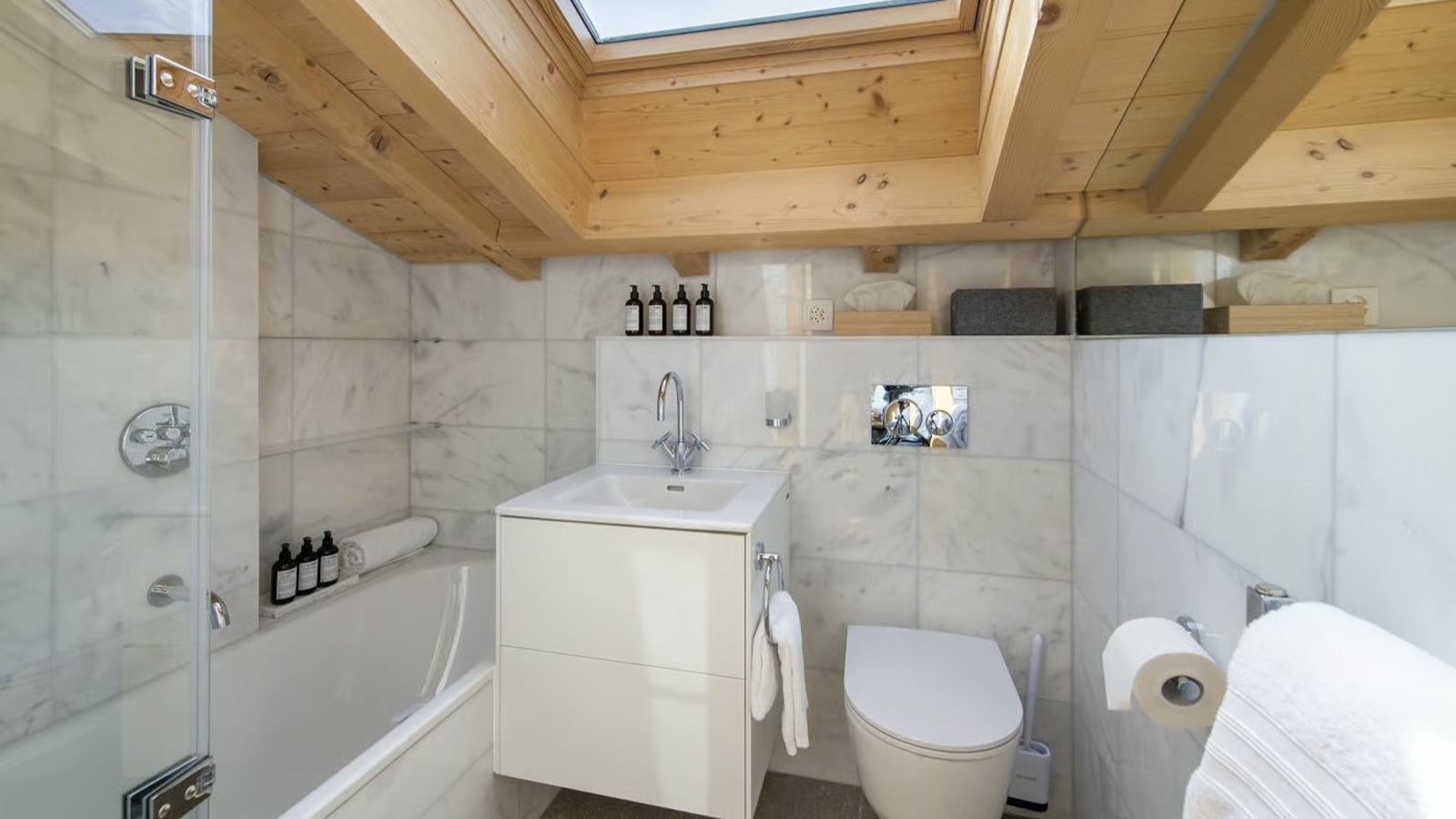 Luxury-Ski-Chalet-Verbier-Chalet-Melilot-Oxford-Ski-Bathroom.jpg