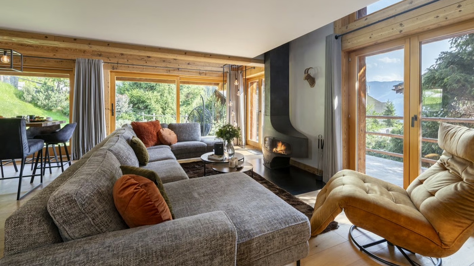 Luxury-Ski-Chalet-Verbier-Chalet-Clambinet-Oxford-Ski-Lounge.jpg