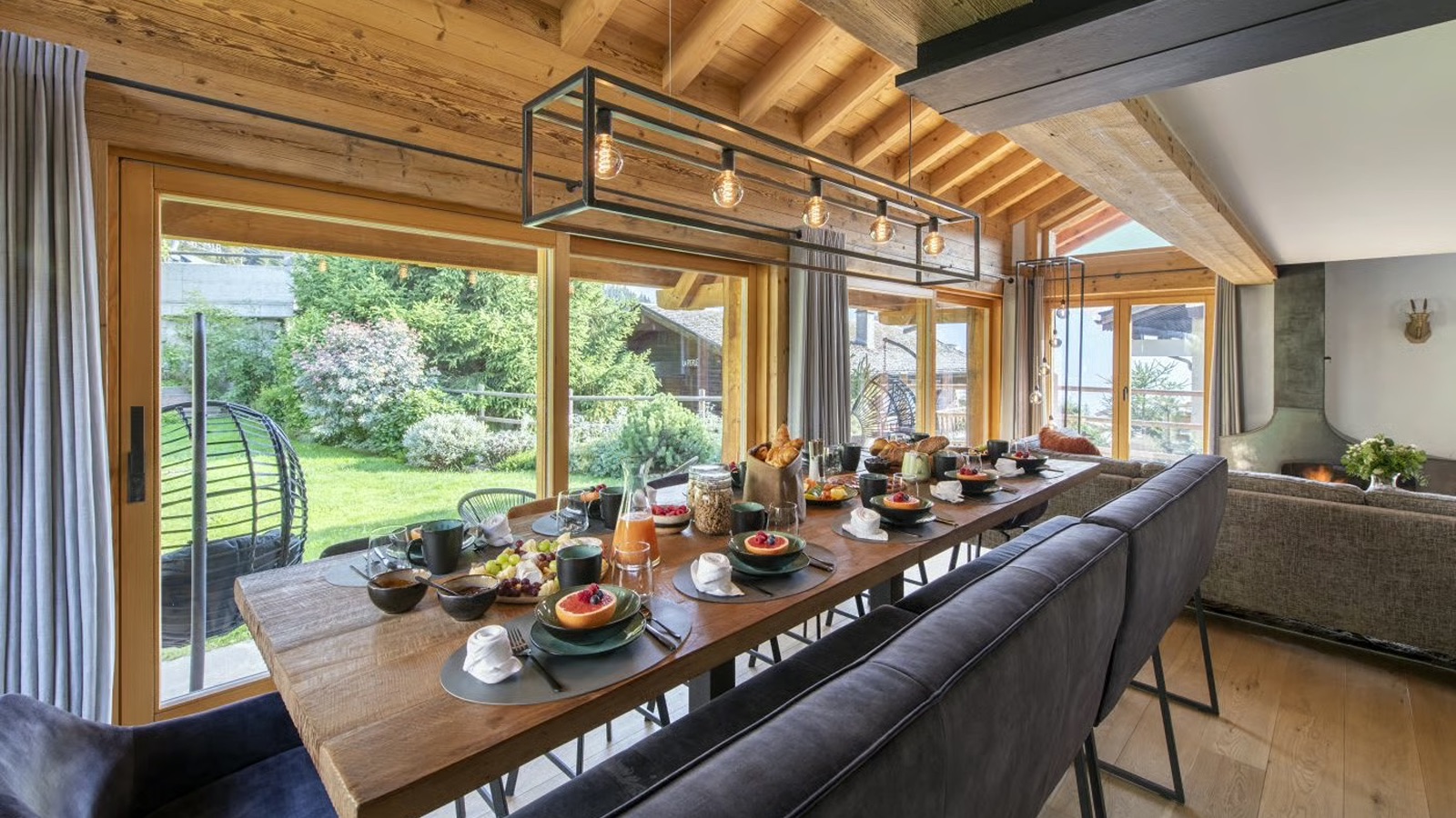 Luxury-Ski-Chalet-Verbier-Chalet-Clambinet-Oxford-Ski-Dining9.jpg
