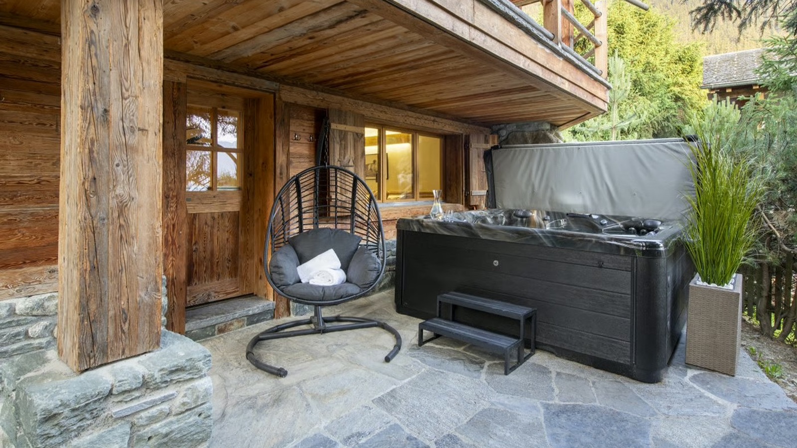 Luxury-Ski-Chalet-Verbier-Chalet-Clambinet-Oxford-Ski-Hot-Tub.jpg