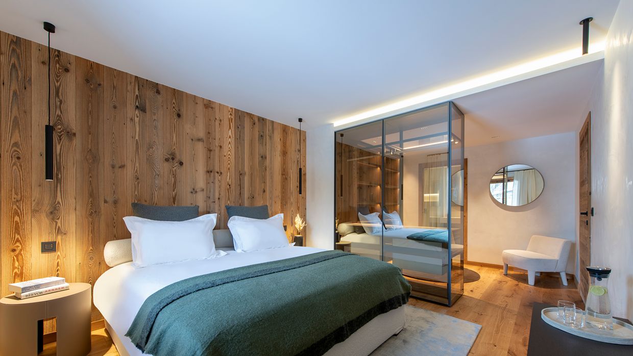 Luxury-Ski-Chalet-Alena-LesGets-OSC-Bedroom (1).jpg
