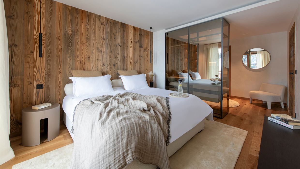 Luxury-Ski-Chalet-Alena-LesGets-OSC-Bedroom (6).jpg