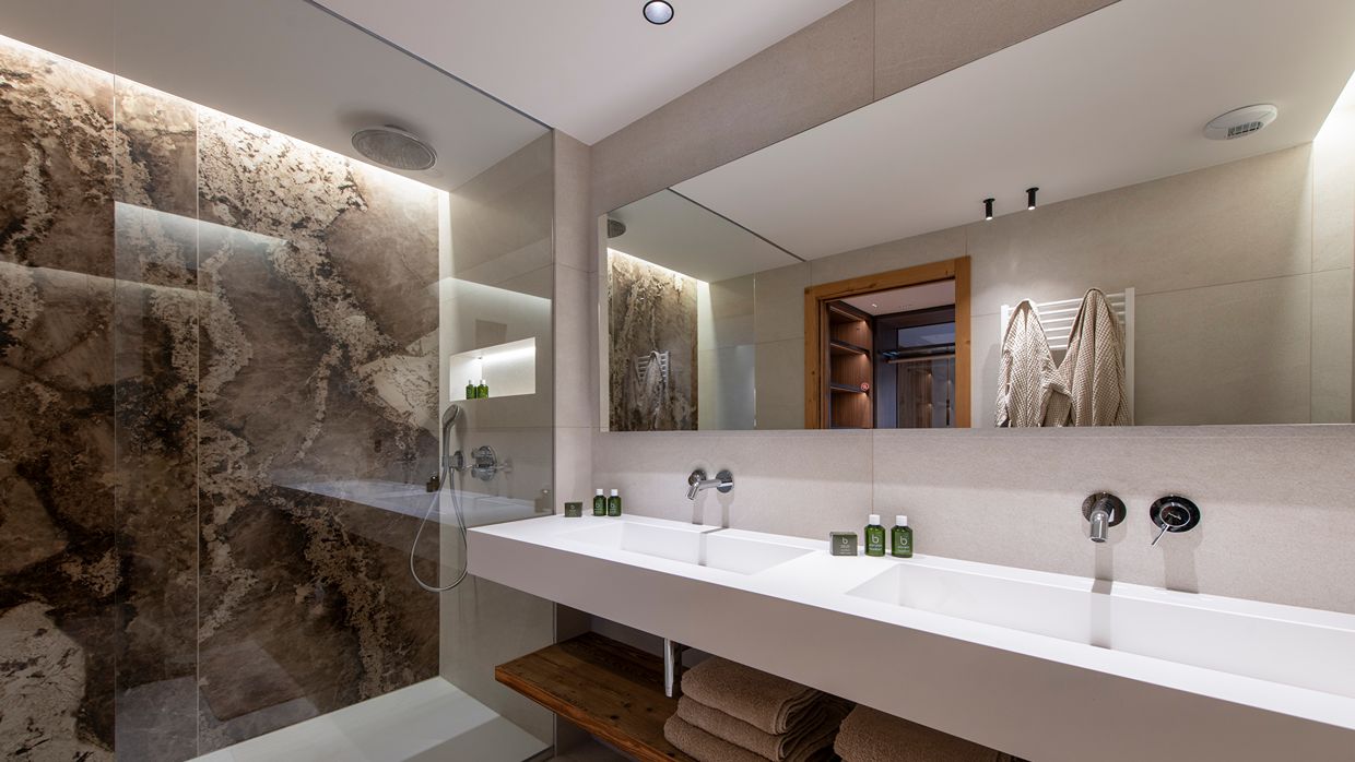 Luxury-Ski-Chalet-Alena-LesGets-OSC-Bathroom (1).jpg