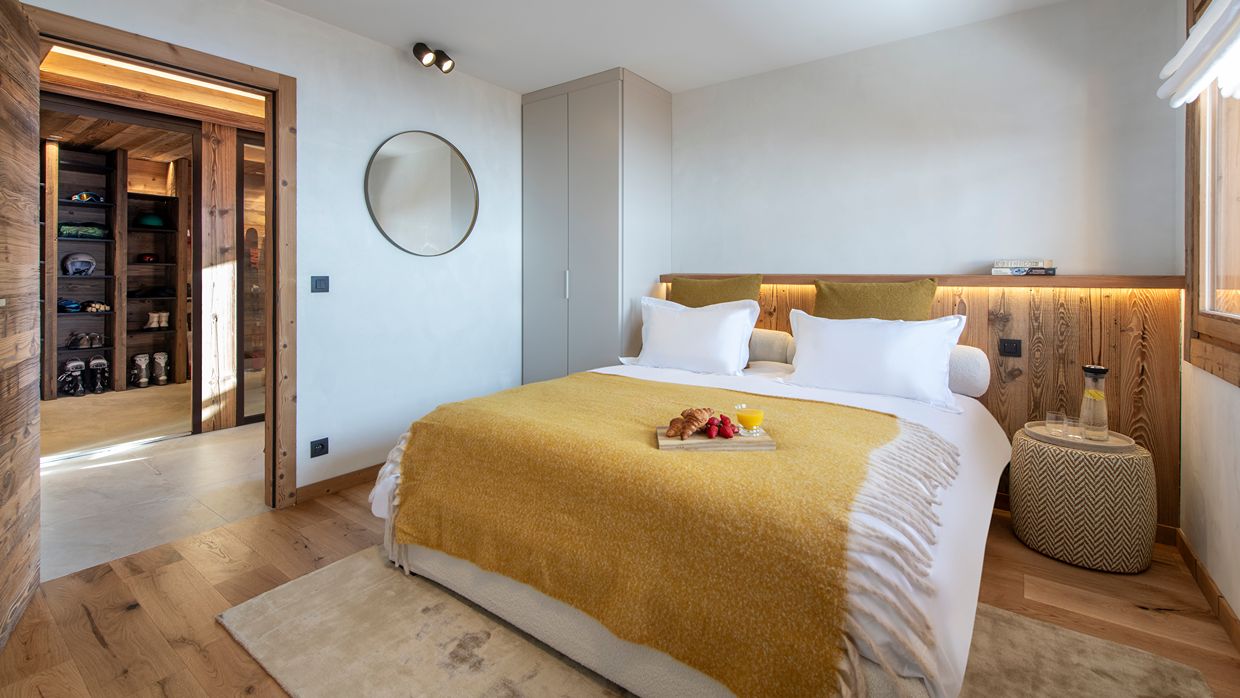 Luxury-Ski-Chalet-Alena-LesGets-OSC-Bedroom (9).jpg