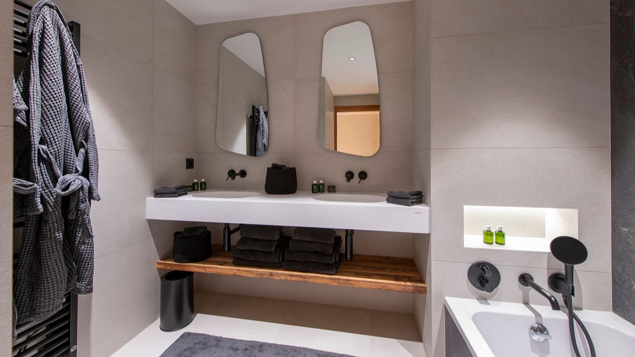 Luxury-Ski-Chalet-Alena-LesGets-OSC-Bathroom (4).jpg