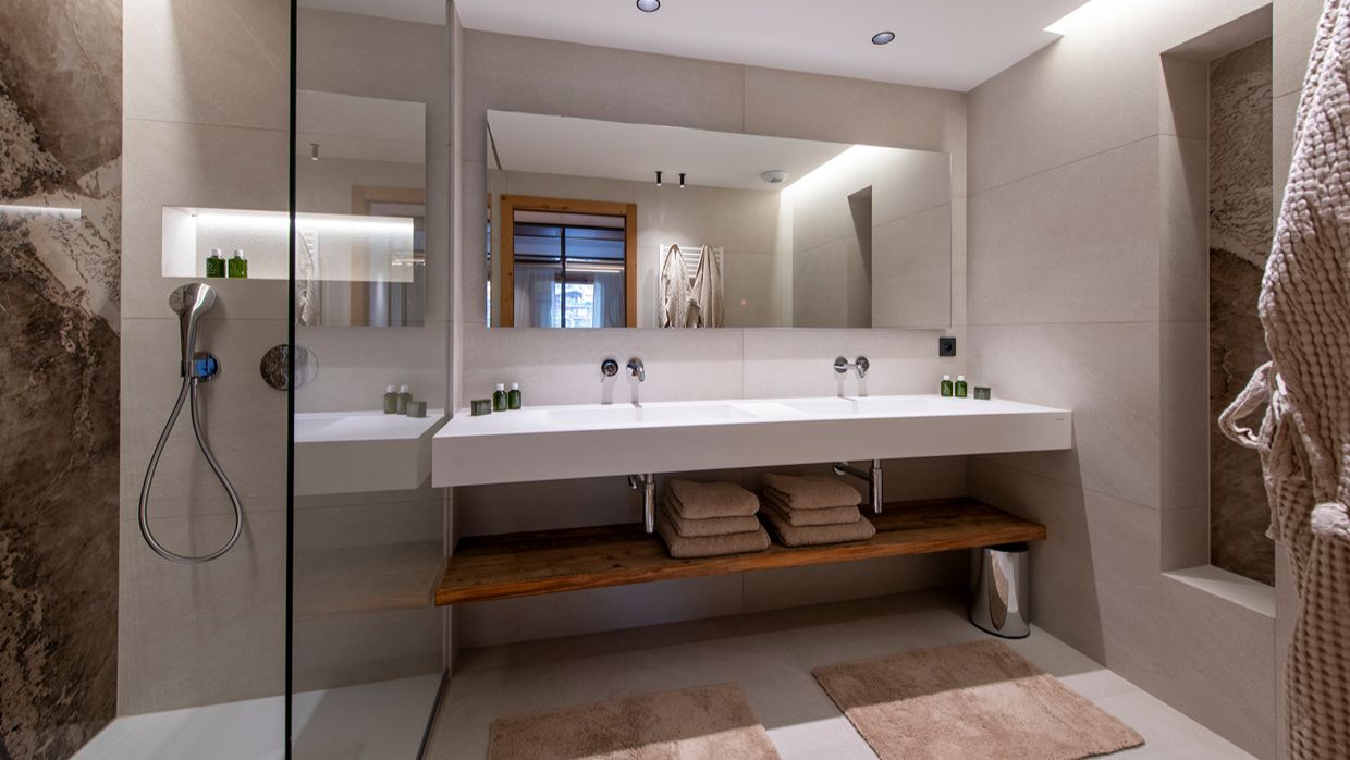 Luxury-Ski-Chalet-Alena-LesGets-OSC-Bathroom (5).jpg